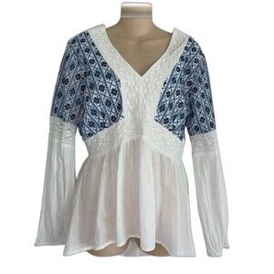 Sundance Terrace Waves Cross Stitch Bohemian VNeck Blouse Size Medium White Blue
